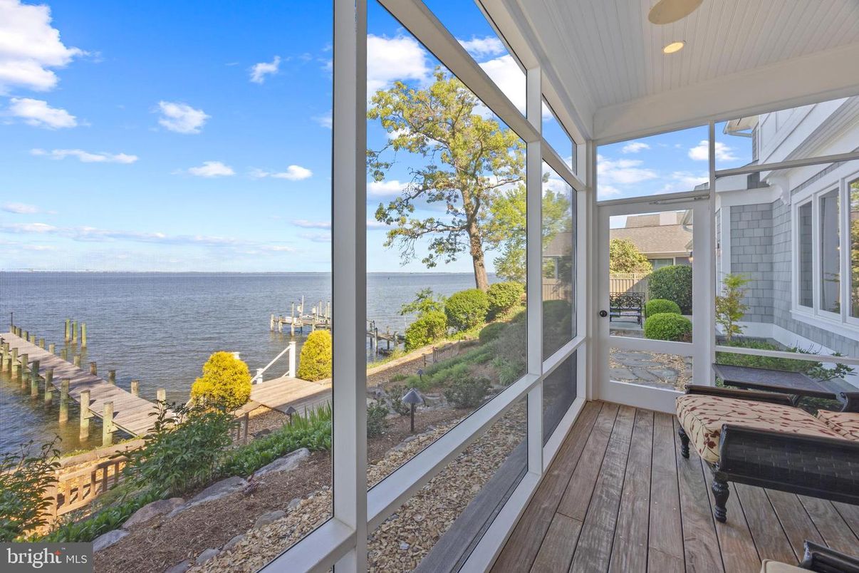 Interior, Sun Room, Water, Wood Texture Flooring
