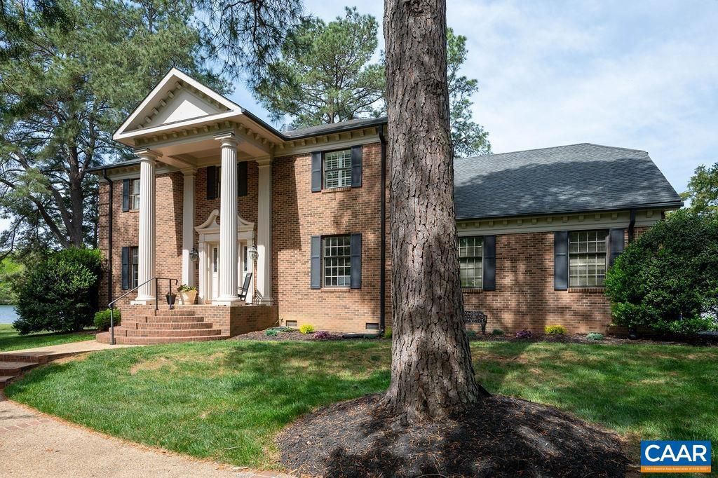 Exterior, Facade, Brick Facade, Georgian