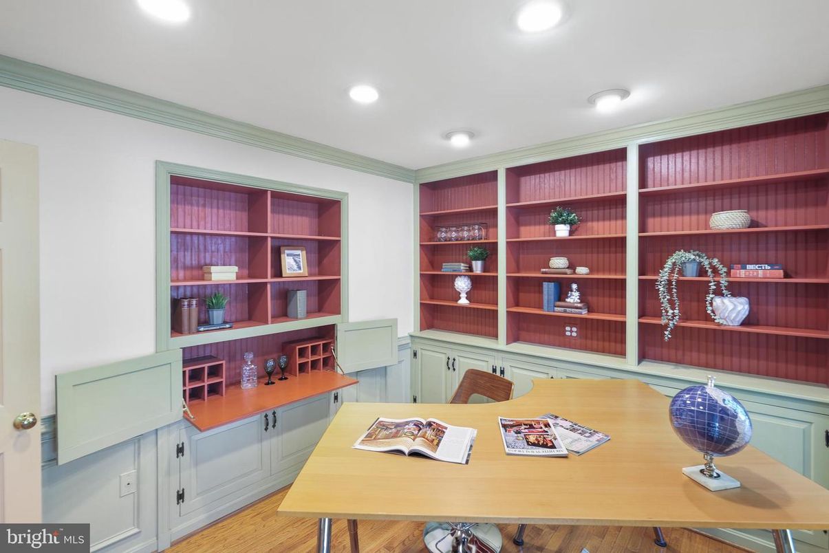 Home Office, Interior, Recessed Lighting, Wood Texture Flooring