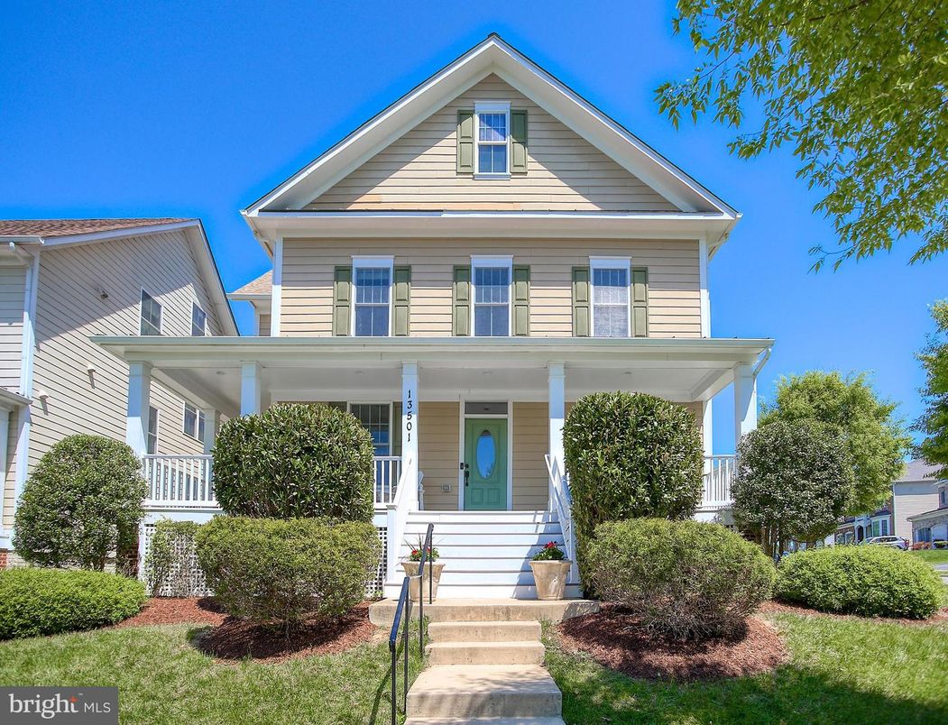 Exterior, Facade, Queen Anne Victorian