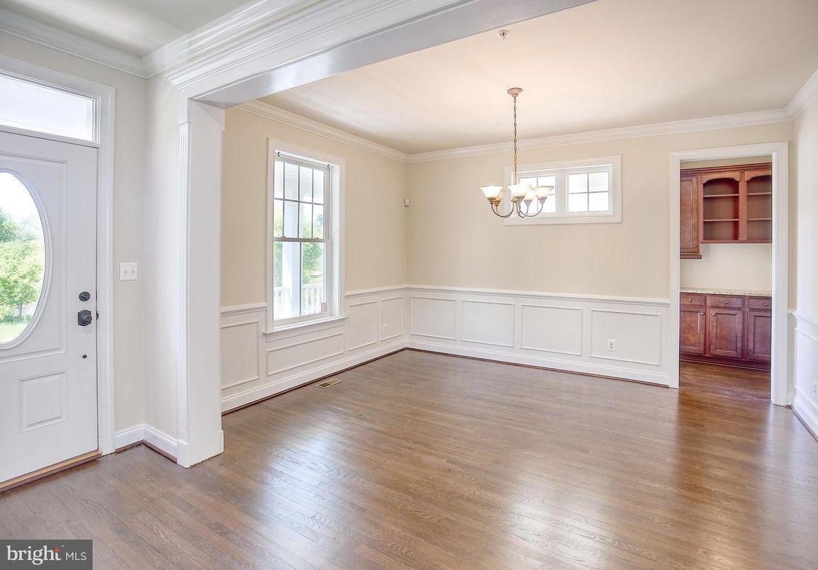 Chandelier, Empty room, Interior, Wood Texture Flooring