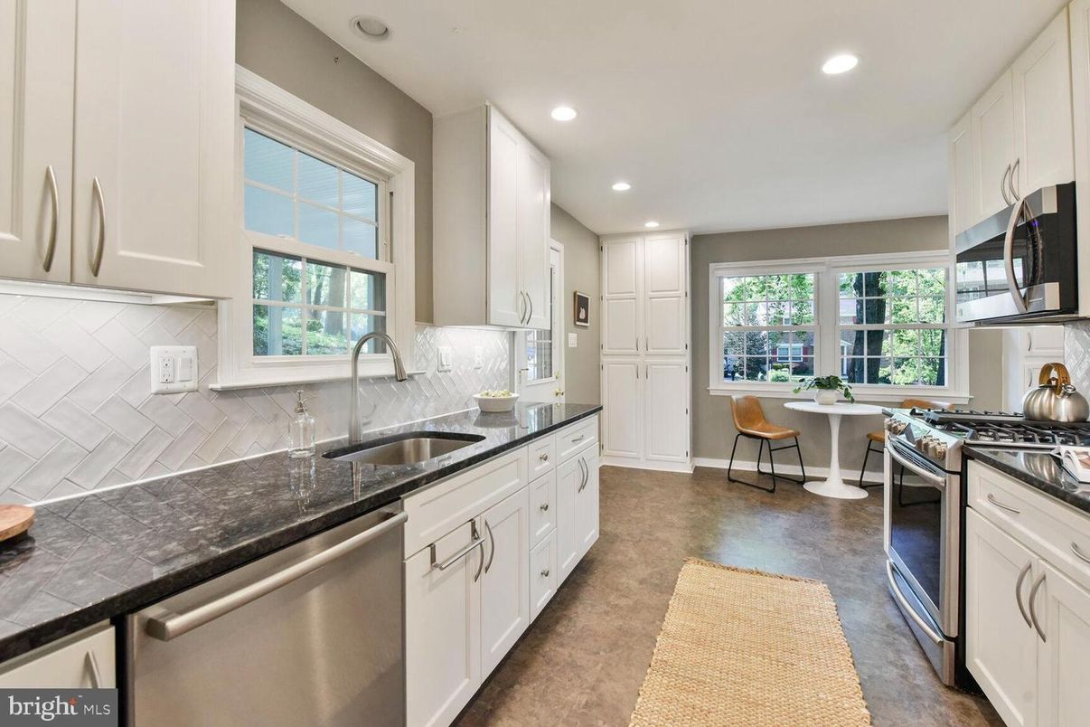 Dining room, Interior, Kitchen, Recessed Lighting, Stainless Steel Appliances