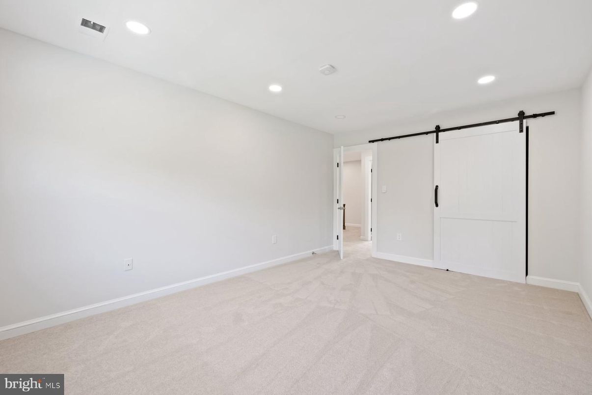 Empty room, Interior, Recessed Lighting