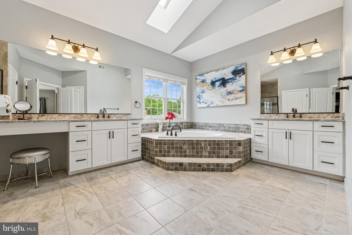 Bathroom, Dual Sink Vanities, Interior