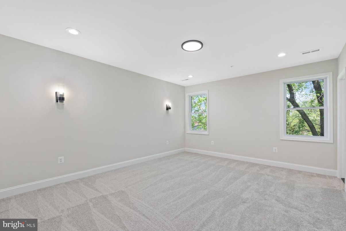 Empty room, Interior, Recessed Lighting