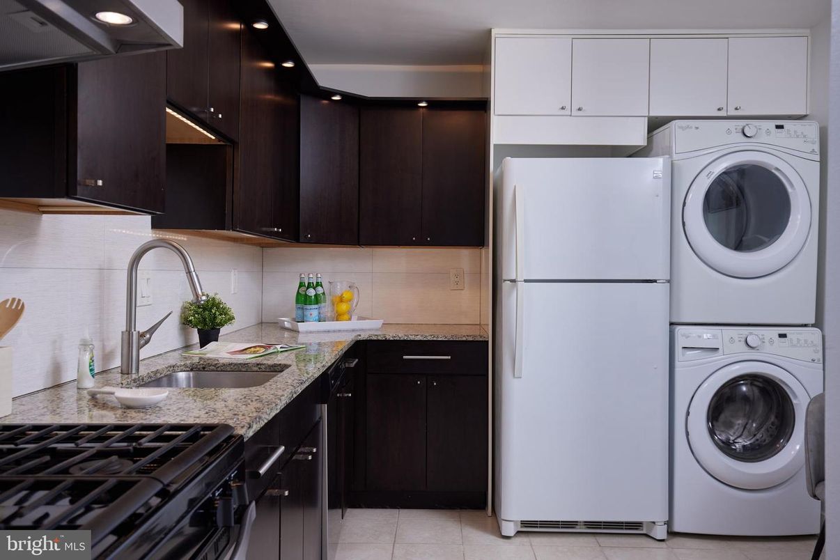 Interior, Kitchen, Recessed Lighting, Washer