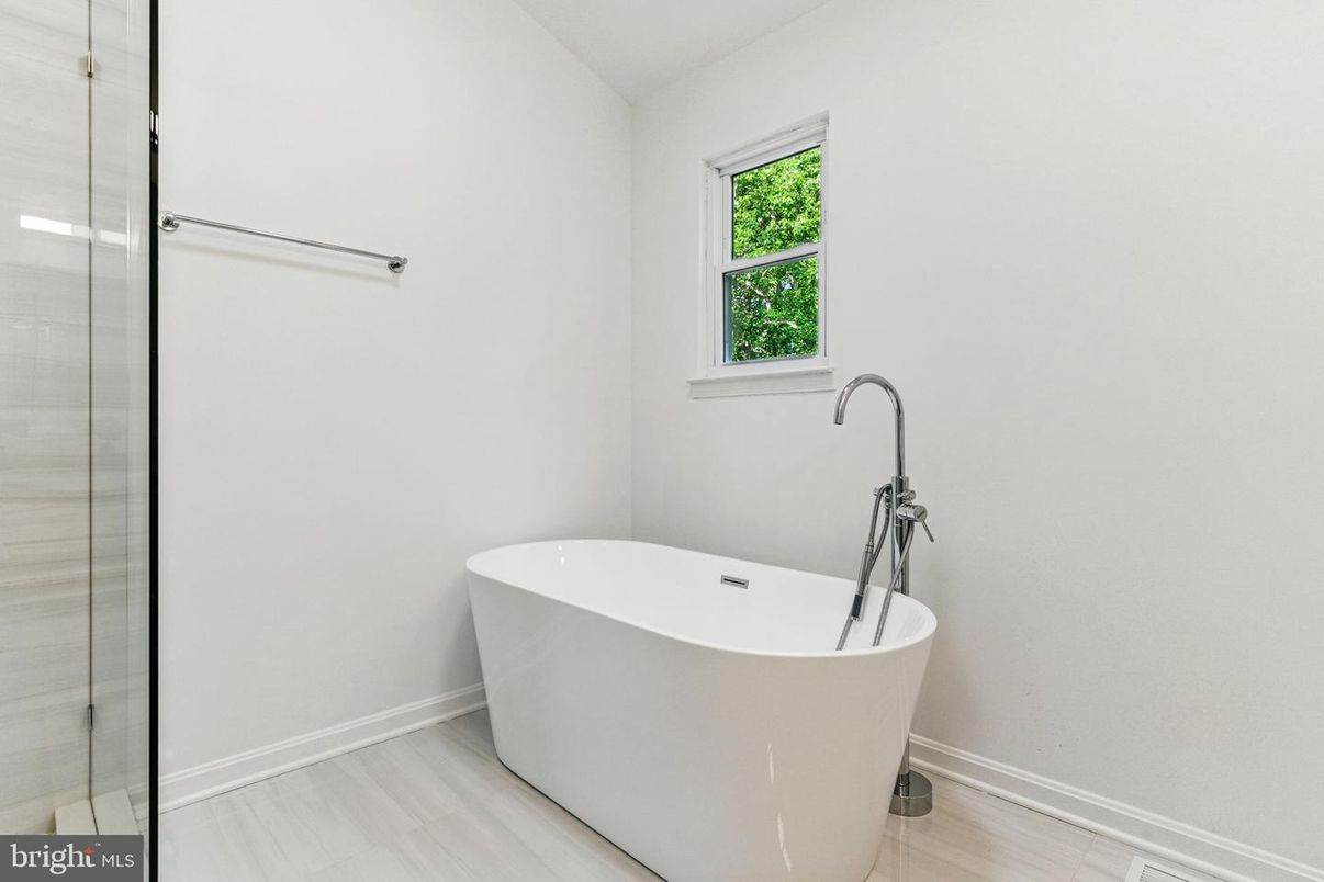 Bathroom, Free Standing Baths, Glass Shower, Interior