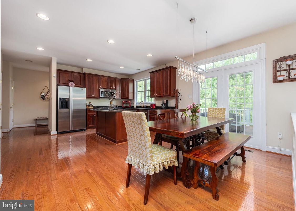 Chandelier, Dining room, Interior, Kitchen, Recessed Lighting, Stainless Steel Appliances, Wood Texture Flooring