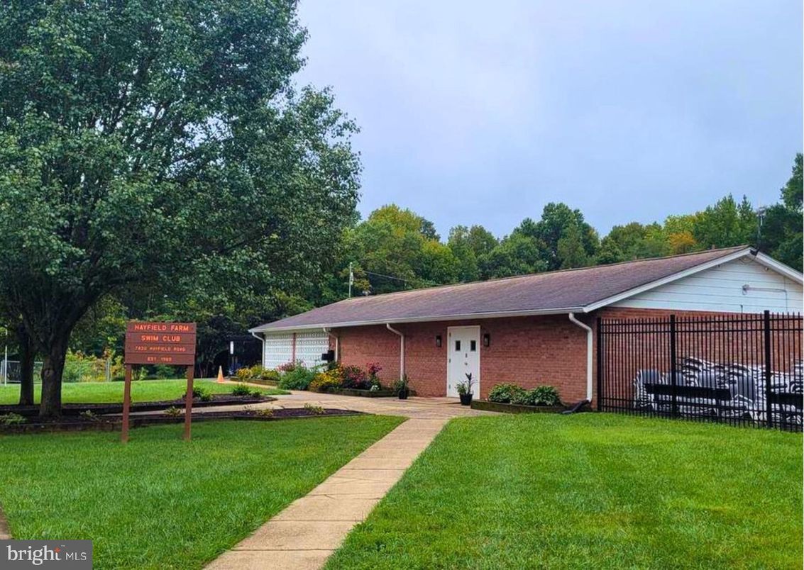 Exterior, Facade, Brick Facade, Ranch