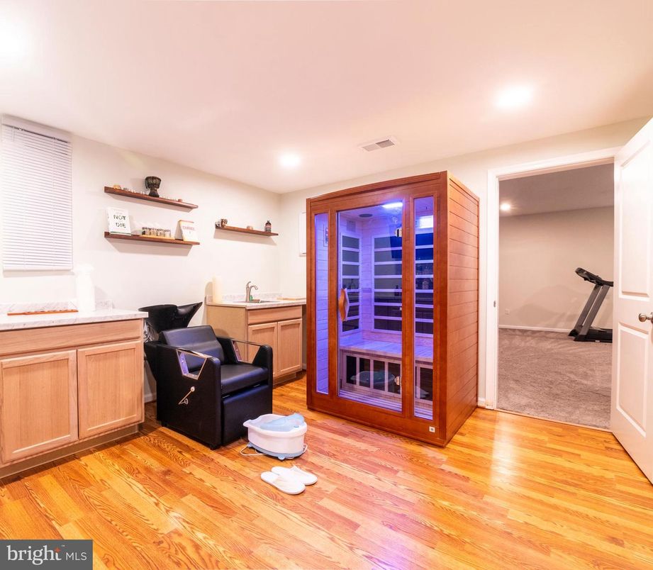 Fitness Equipment, Interior, Recessed Lighting, Sauna Room