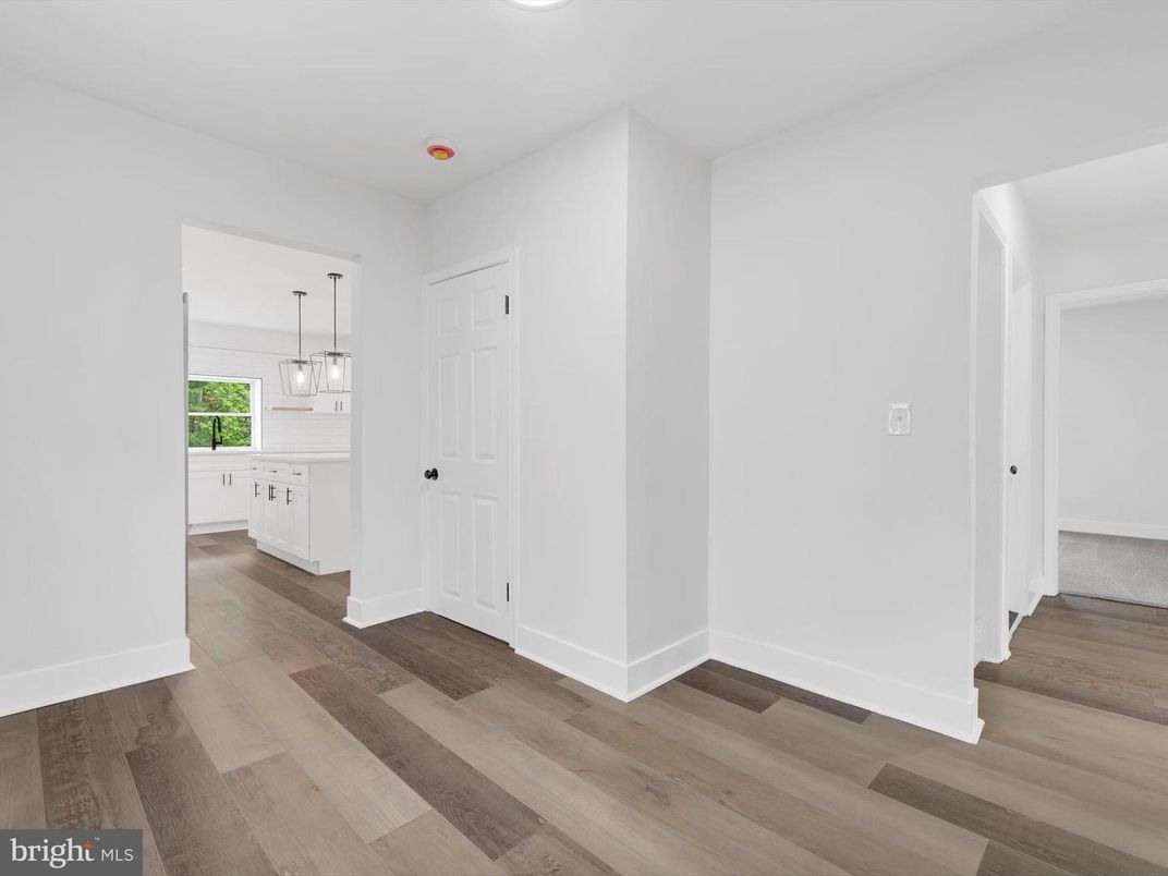 Empty room, Interior, Pendant Lights, Recessed Lighting, Wood Texture Flooring