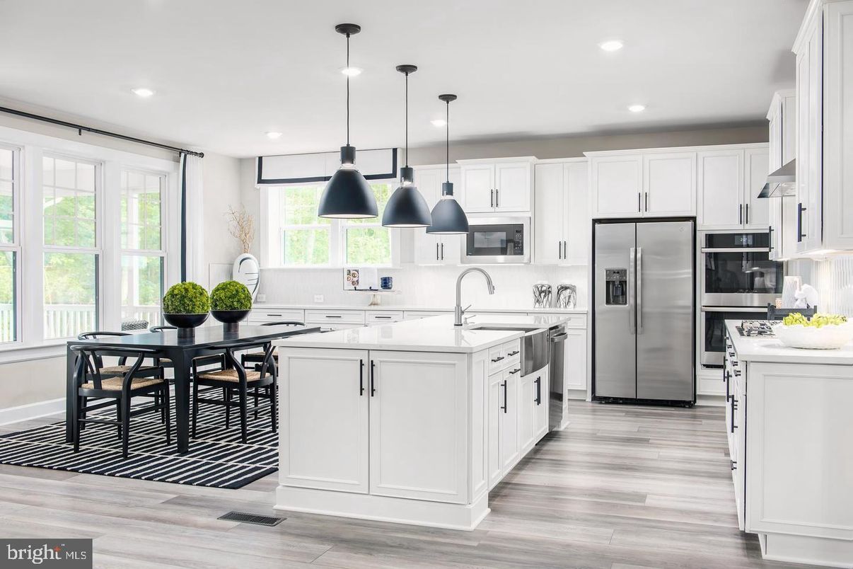 Dining room, Interior, Kitchen, Pendant Lights, Recessed Lighting, Stainless Steel Appliances, Wood Texture Flooring