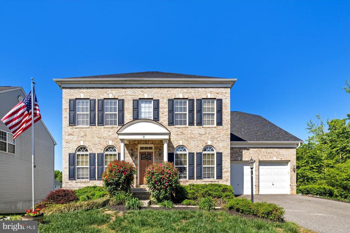 Attached, Exterior, Facade, Brick Facade, Georgian