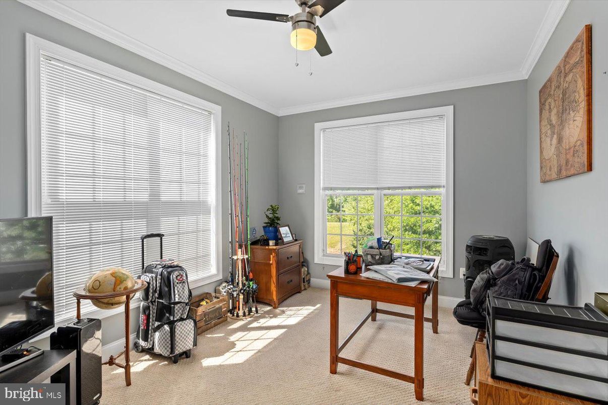 Home Office, Interior