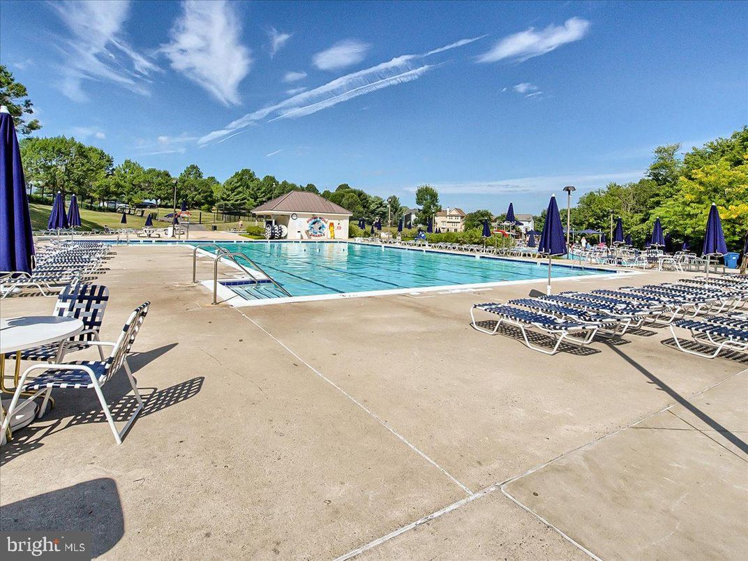 Exterior, Playground, Pool
