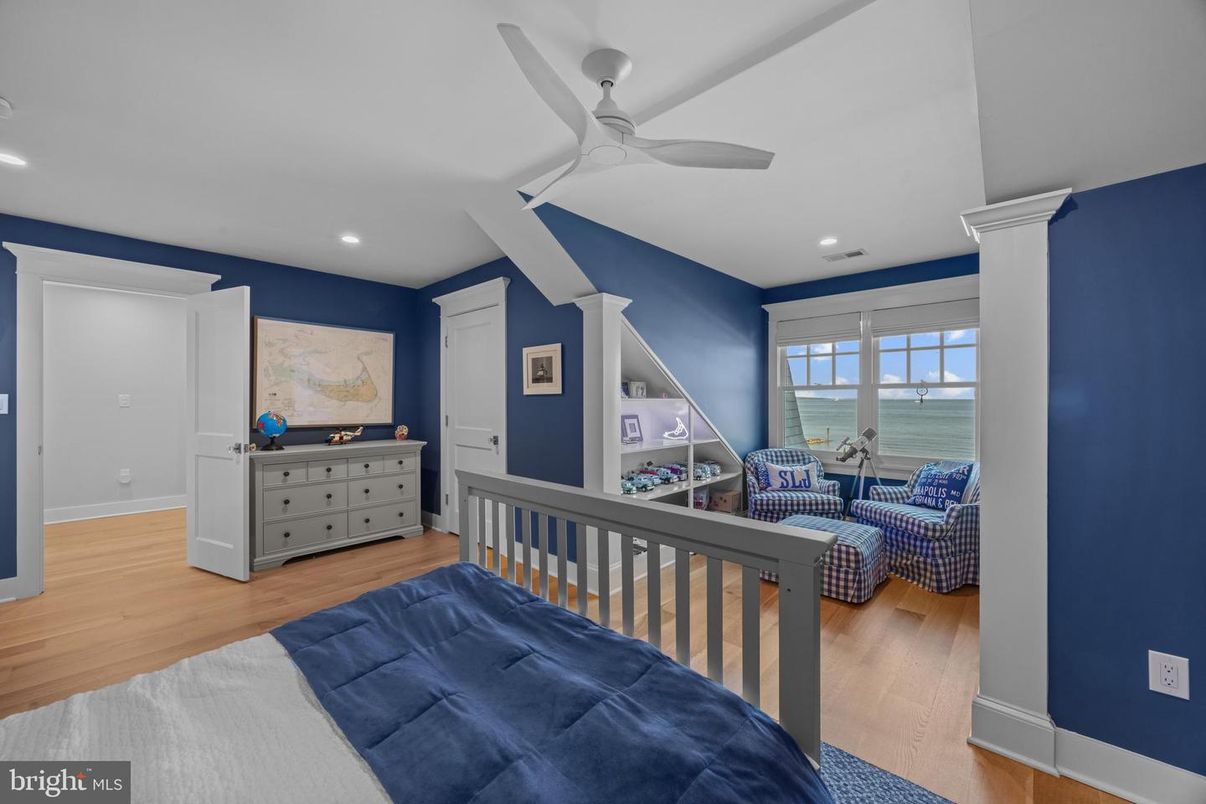 Bedroom, Interior, Recessed Lighting, Water, Wood Texture Flooring