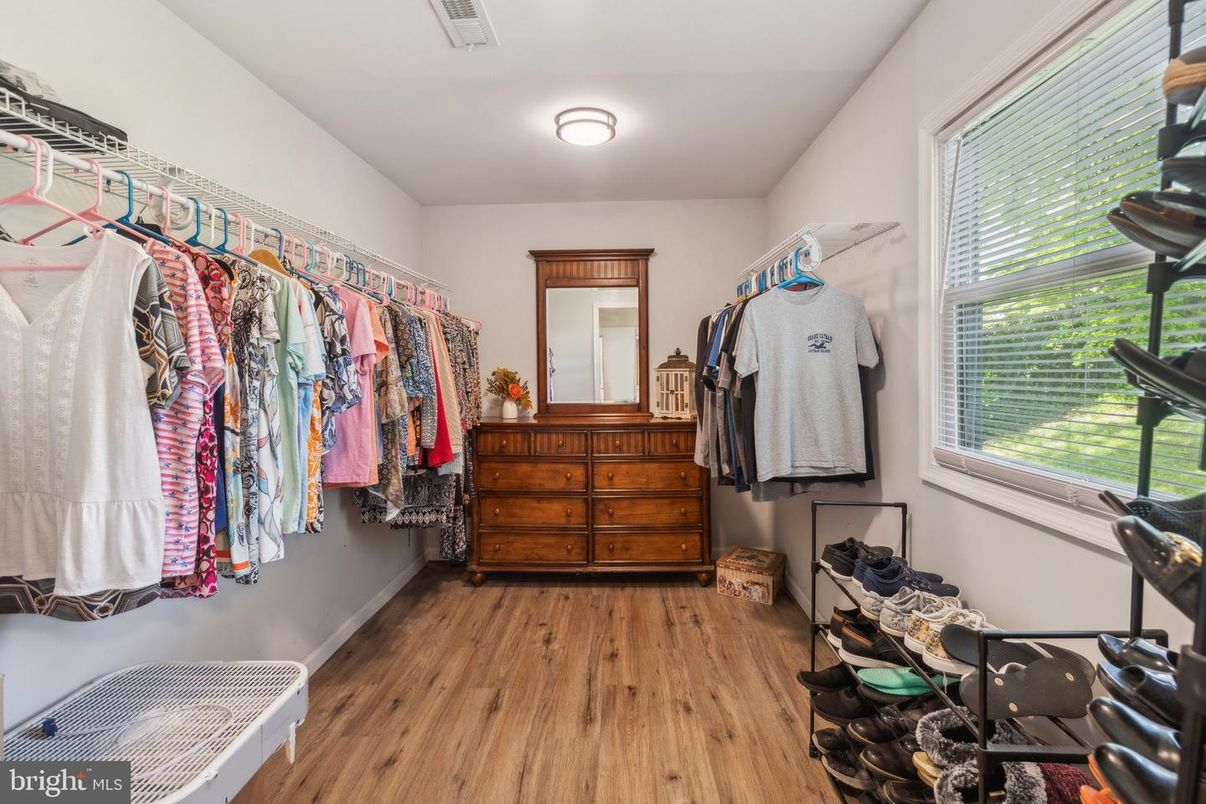 Interior, Walk-in Closets, Wood Texture Flooring