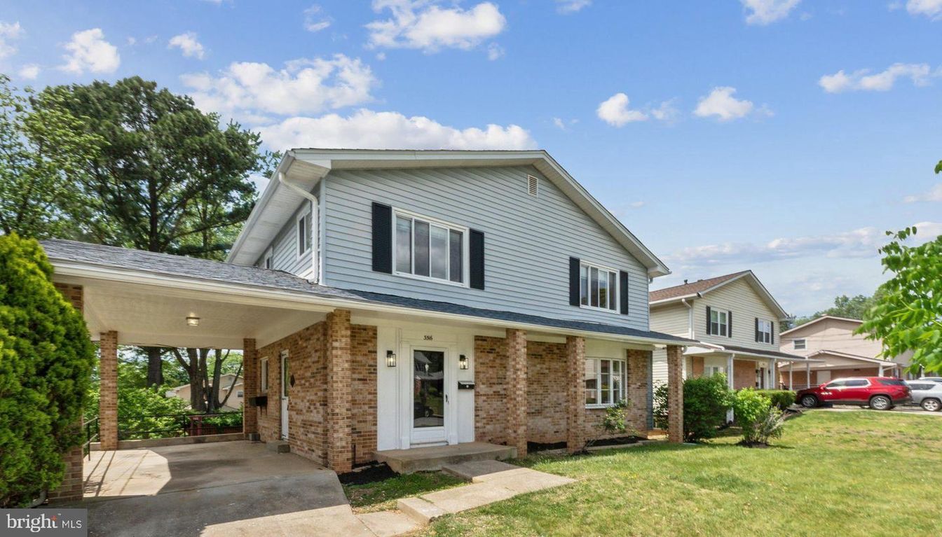 Exterior, Facade, Brick Facade, Farmhouse