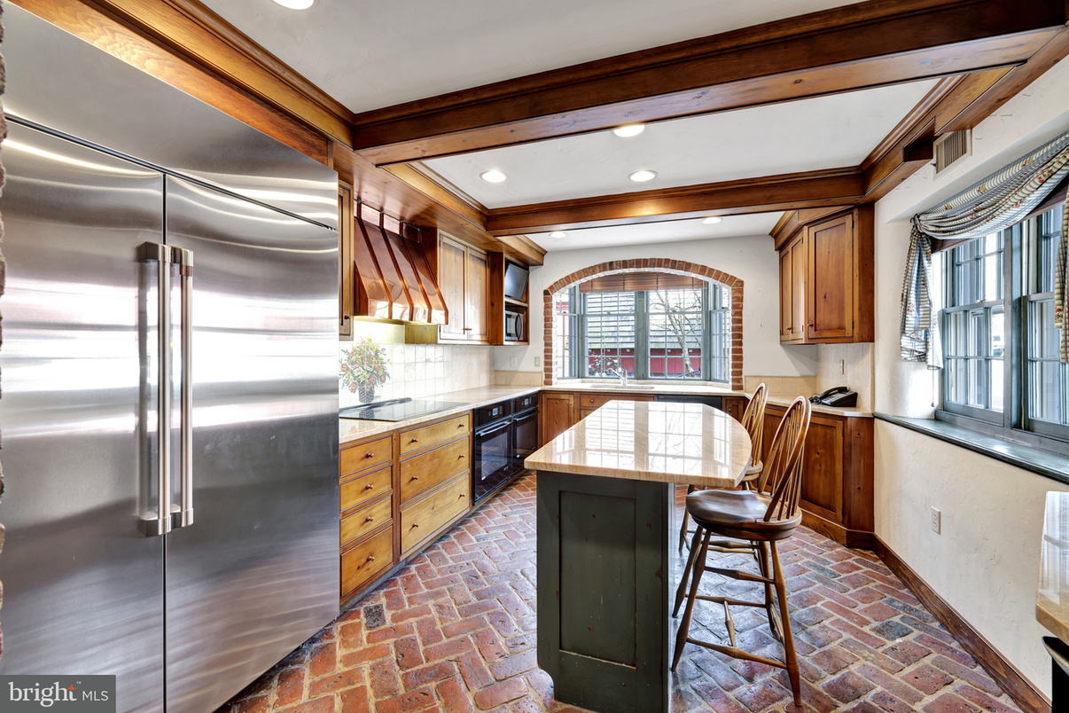 Interior, Kitchen, Recessed Lighting, Stainless Steel Appliances, Wooden Beams