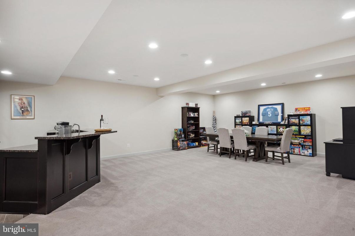Dining room, Interior, Recessed Lighting