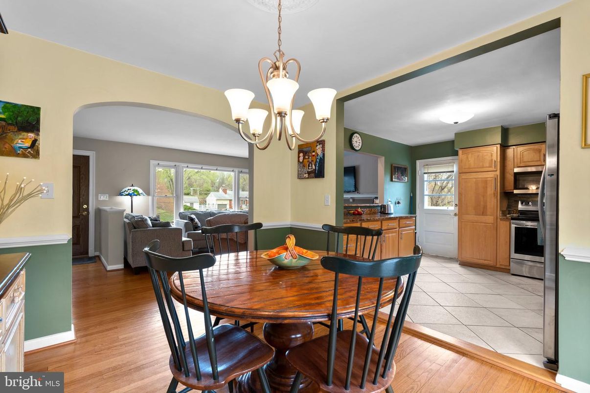 Chandelier, Dining room, Interior, Kitchen, Living room, Wood Texture Flooring