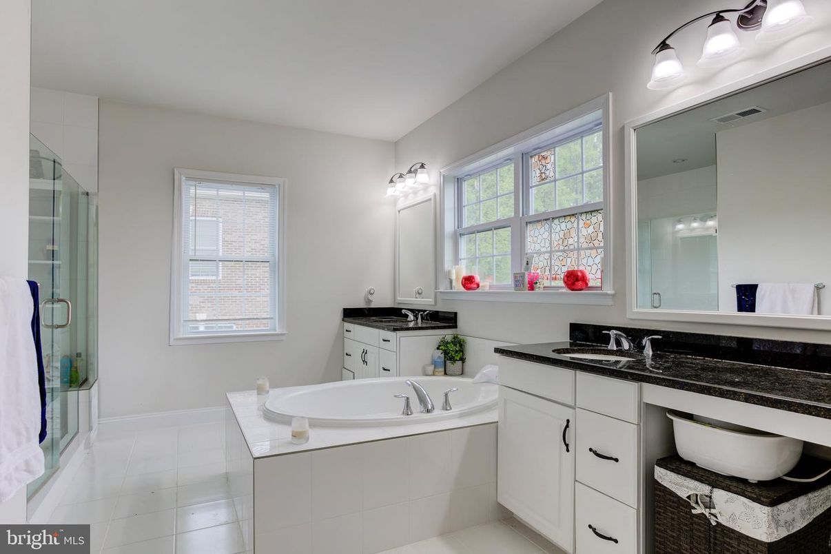 Bathroom, Dual Sink Vanities, Interior