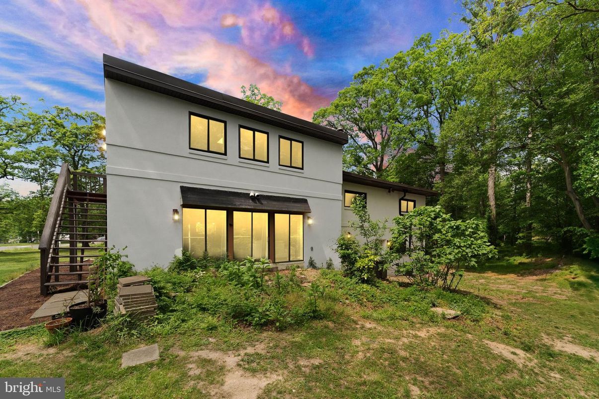 Backyard, Exterior, Facade, Modern