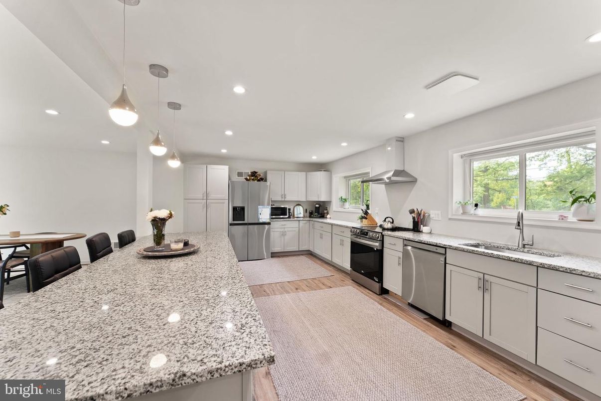 Dining room, Interior, Kitchen, Pendant Lights, Recessed Lighting, Stainless Steel Appliances, Wood Texture Flooring