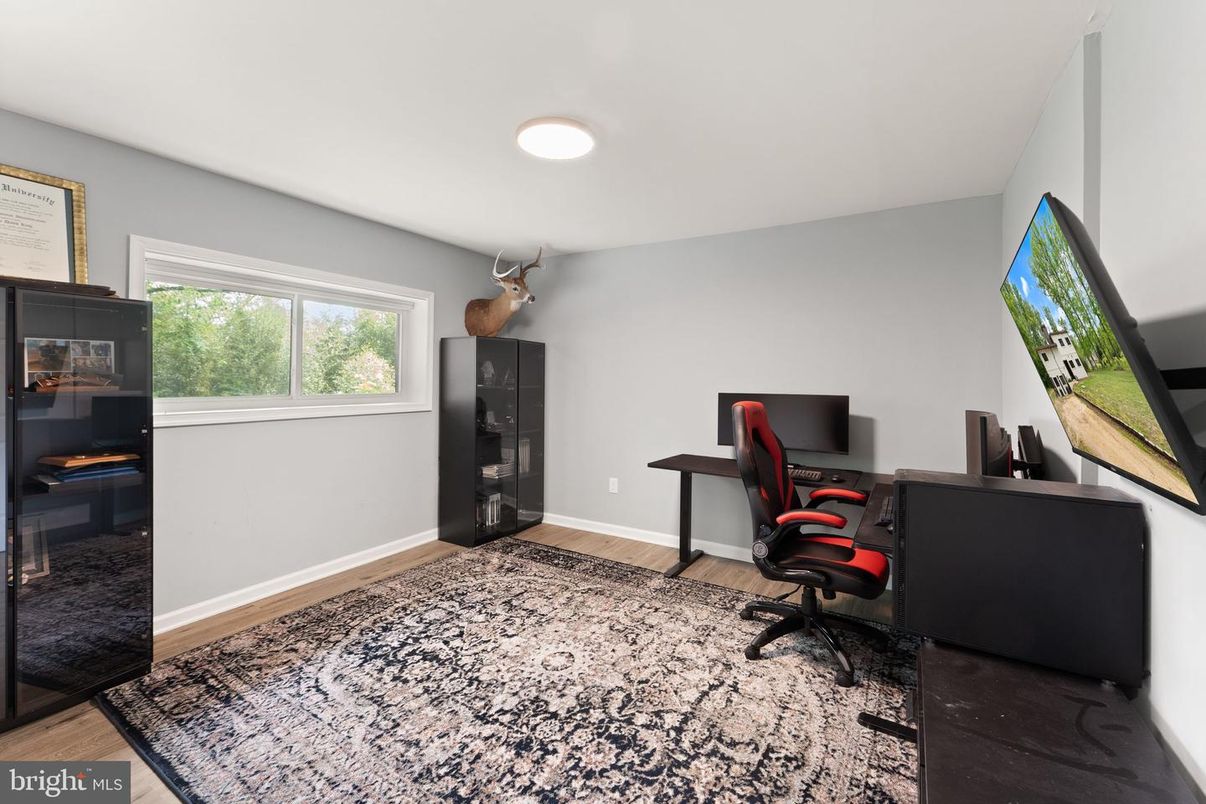 Home Office, Interior, Recessed Lighting, Wood Texture Flooring