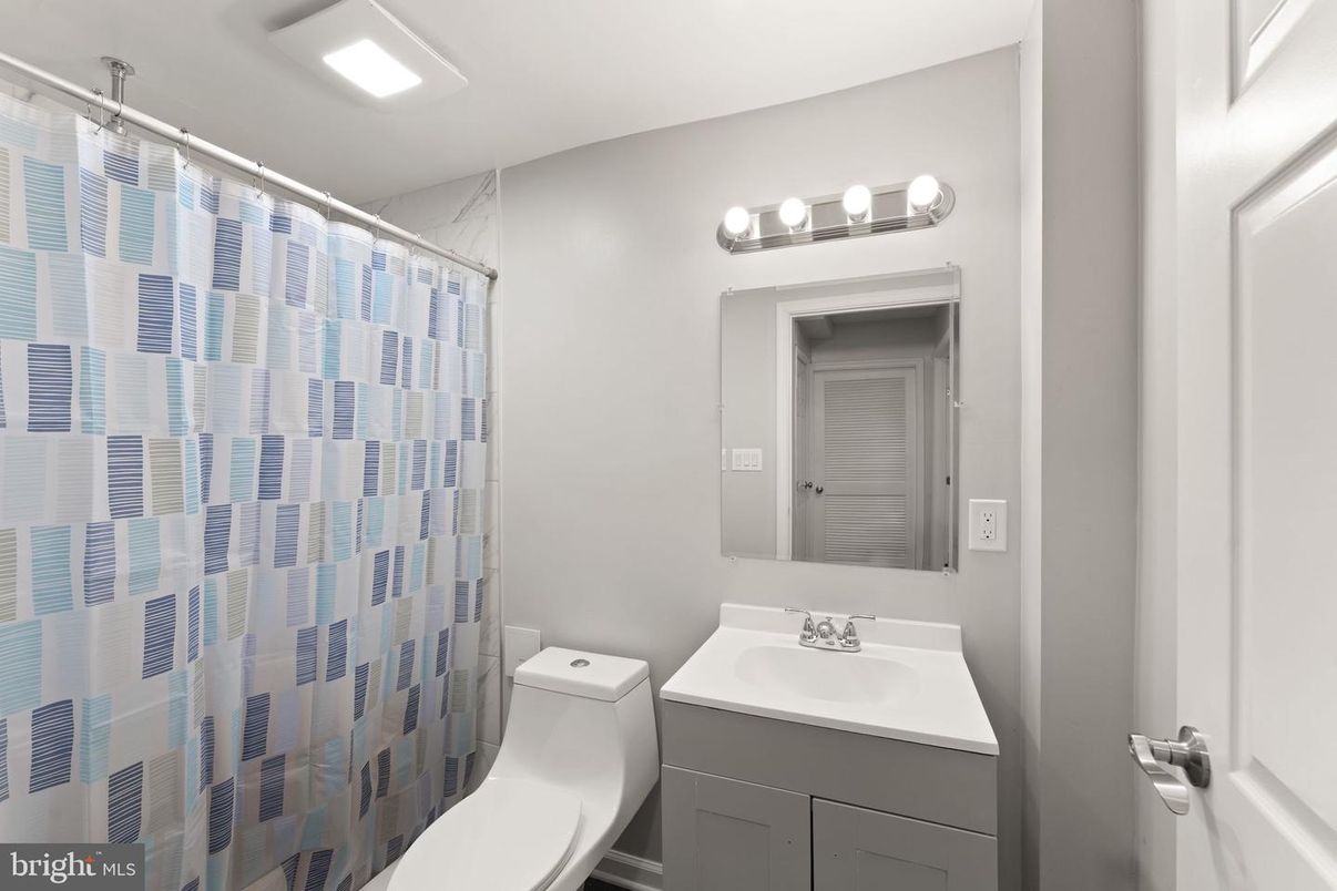 Bathroom, Interior, Recessed Lighting