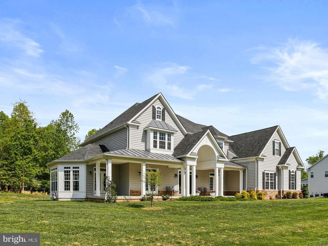 Exterior, Facade, Farmhouse