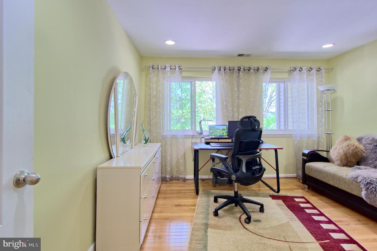 Home Office, Interior, Recessed Lighting, Wood Texture Flooring