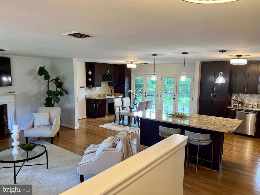 Interior, Kitchen, Living room, Pendant Lights, Wood Texture Flooring