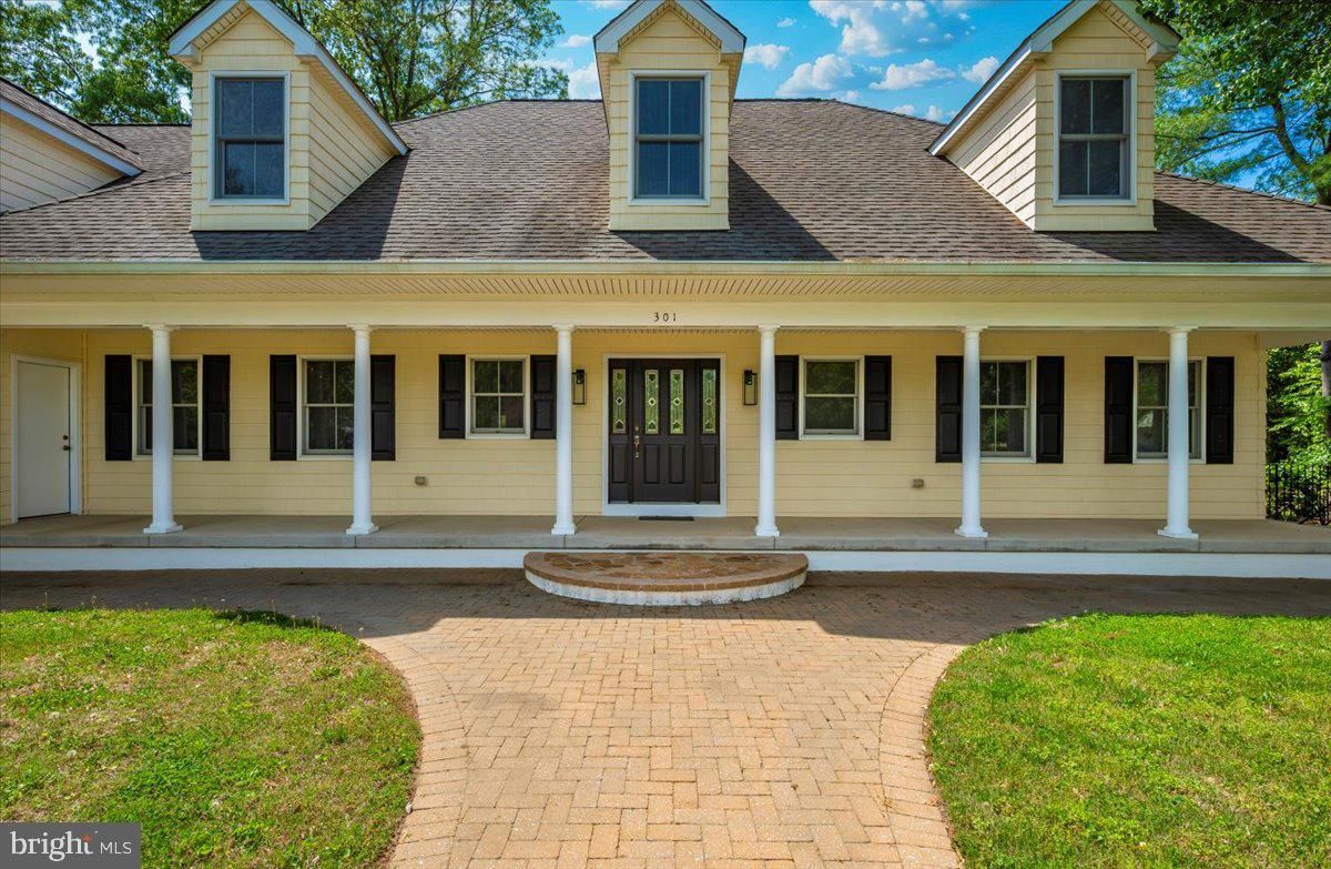 Exterior, Facade, Cape Cod