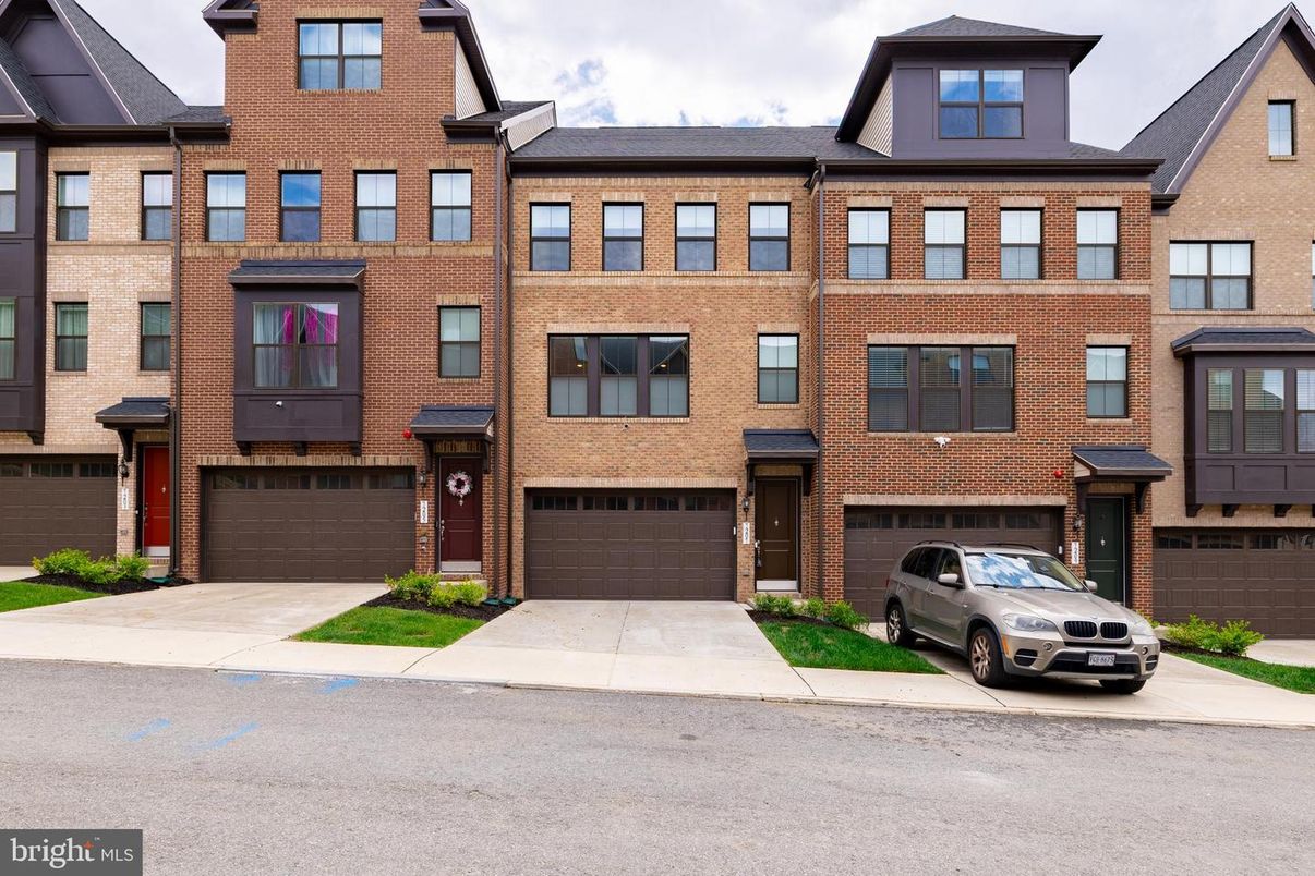 Attached, Exterior, Facade, Brick Facade, Rowhouse