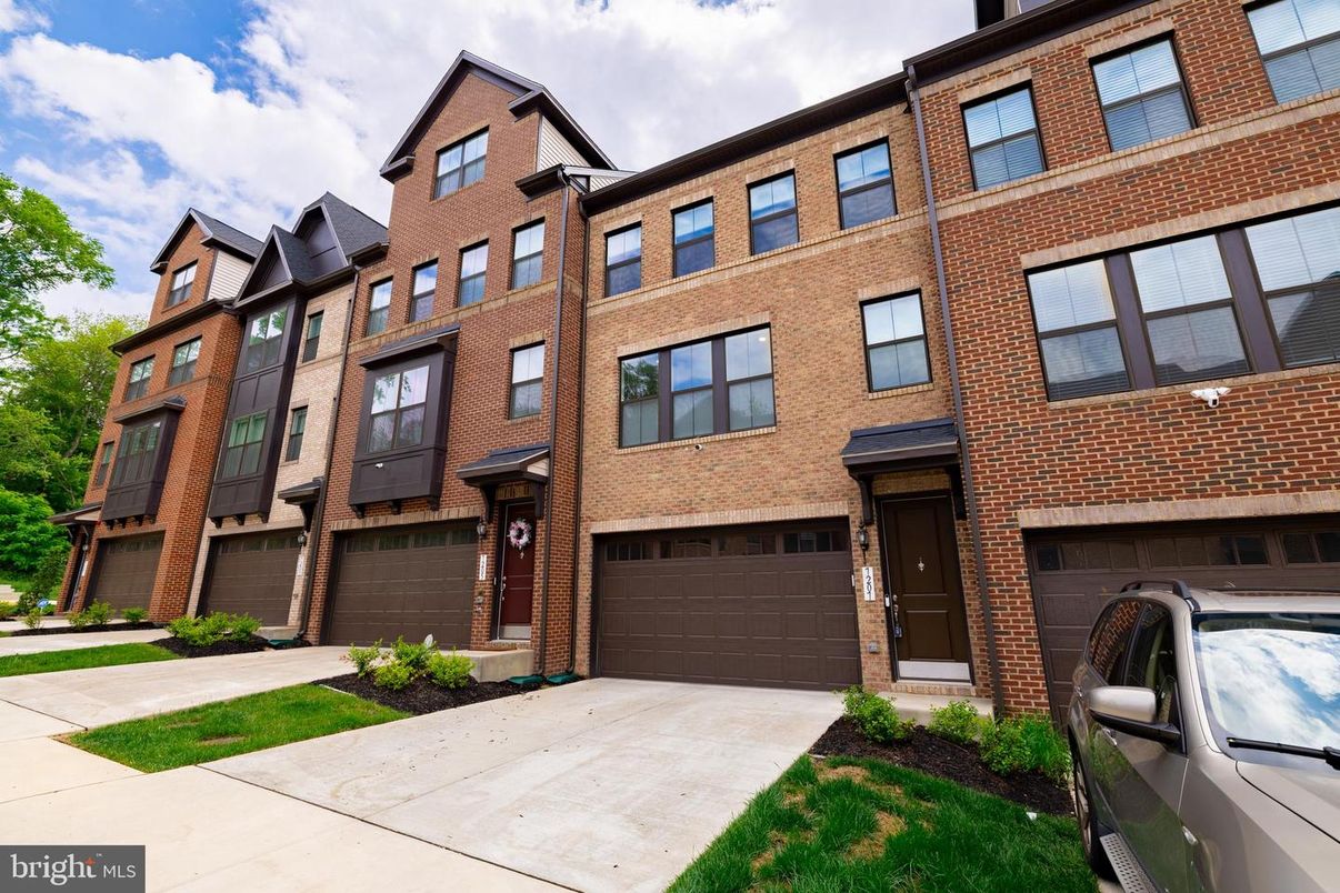 Attached, Exterior, Facade, Brick Facade, Rowhouse