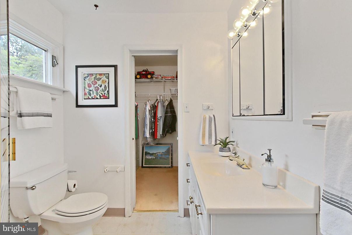Bathroom, Dual Sink Vanities, Interior, Marble, Walk-in Closets