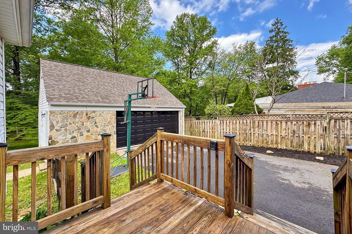 Detached Garage, Exterior