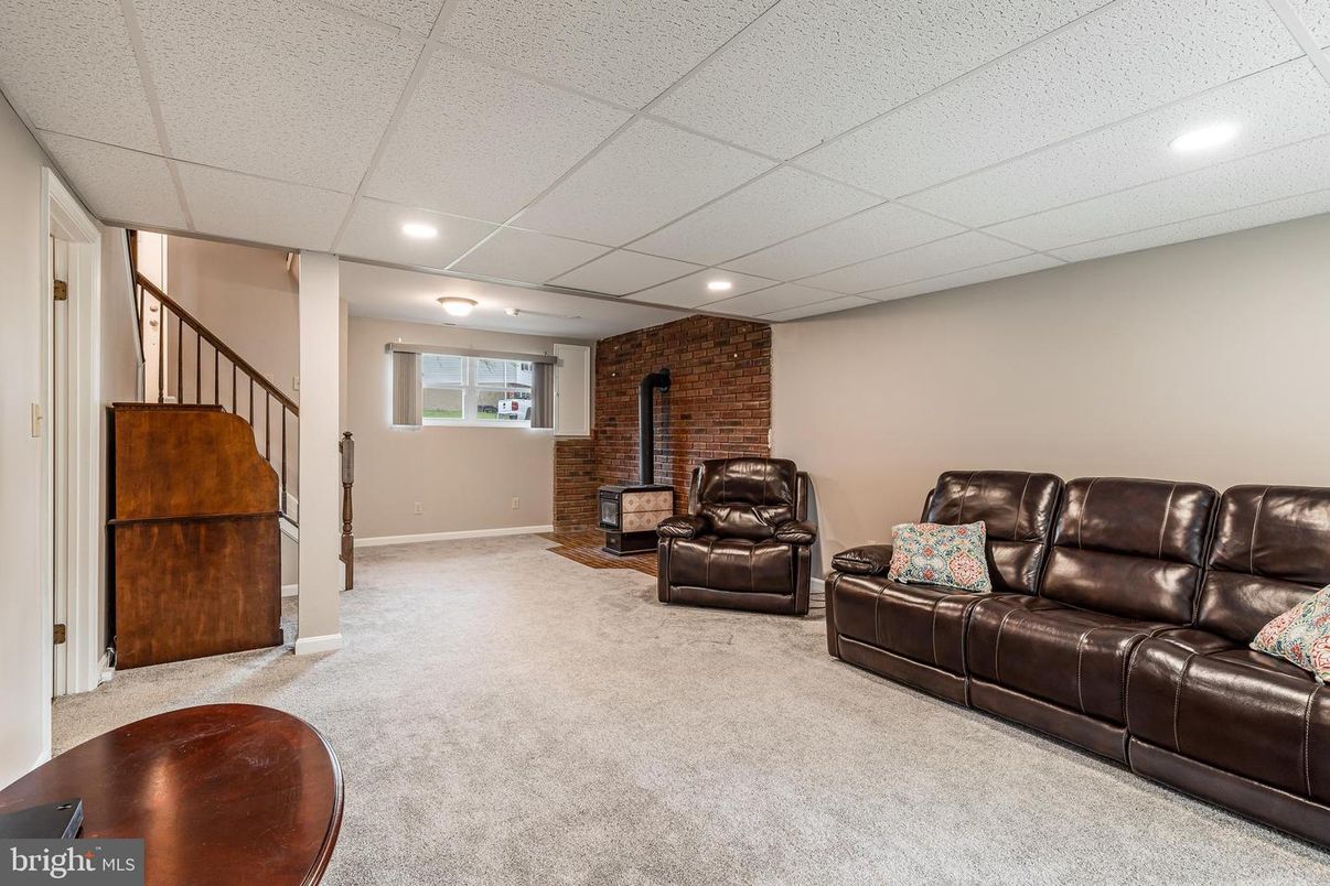 Interior, Living room, Recessed Lighting, Stone Walls