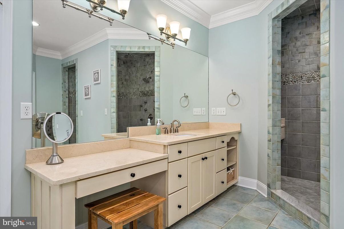 Bathroom, Interior, Recessed Lighting