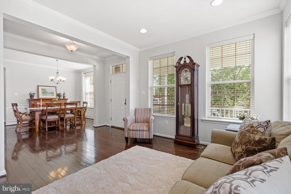 Chandelier, Dining room, Interior, Living room, Recessed Lighting, Wood Texture Flooring