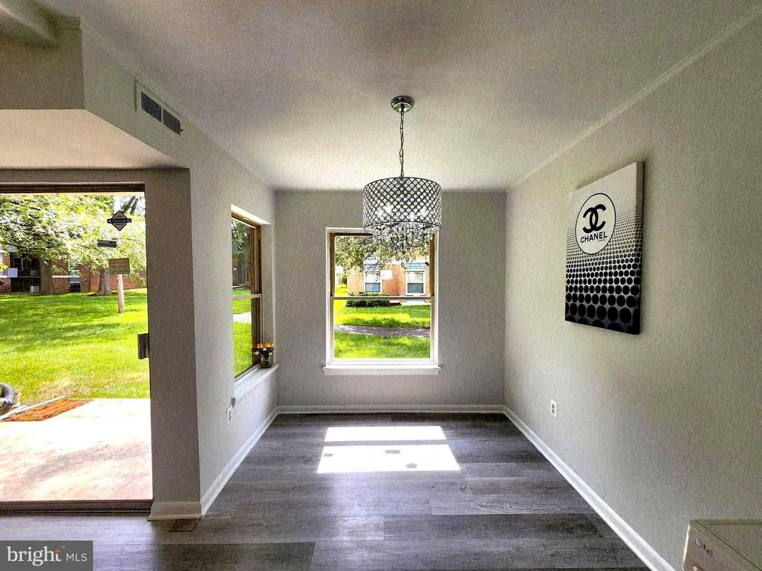 Interior, Pendant Lights, Wood Texture Flooring