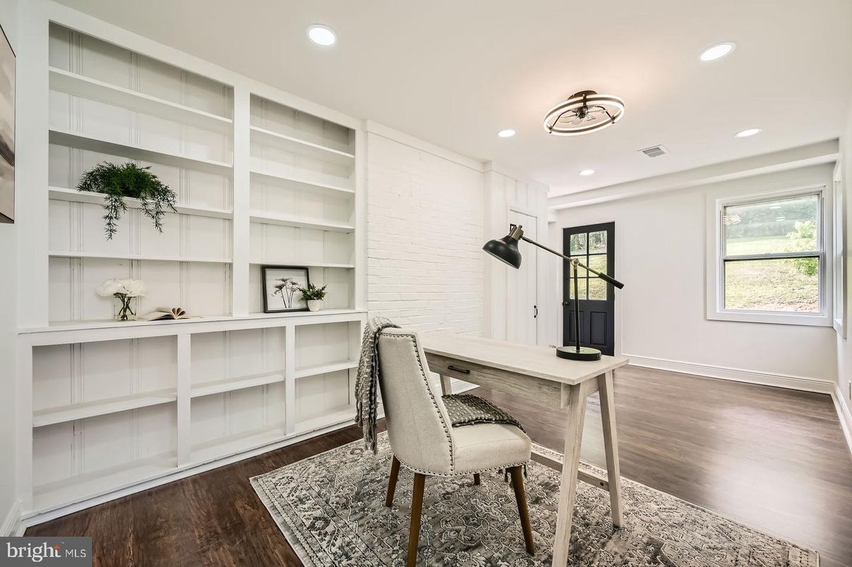 Home Office, Interior, Recessed Lighting, Wood Texture Flooring