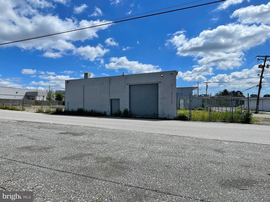 Exterior, Facade, None