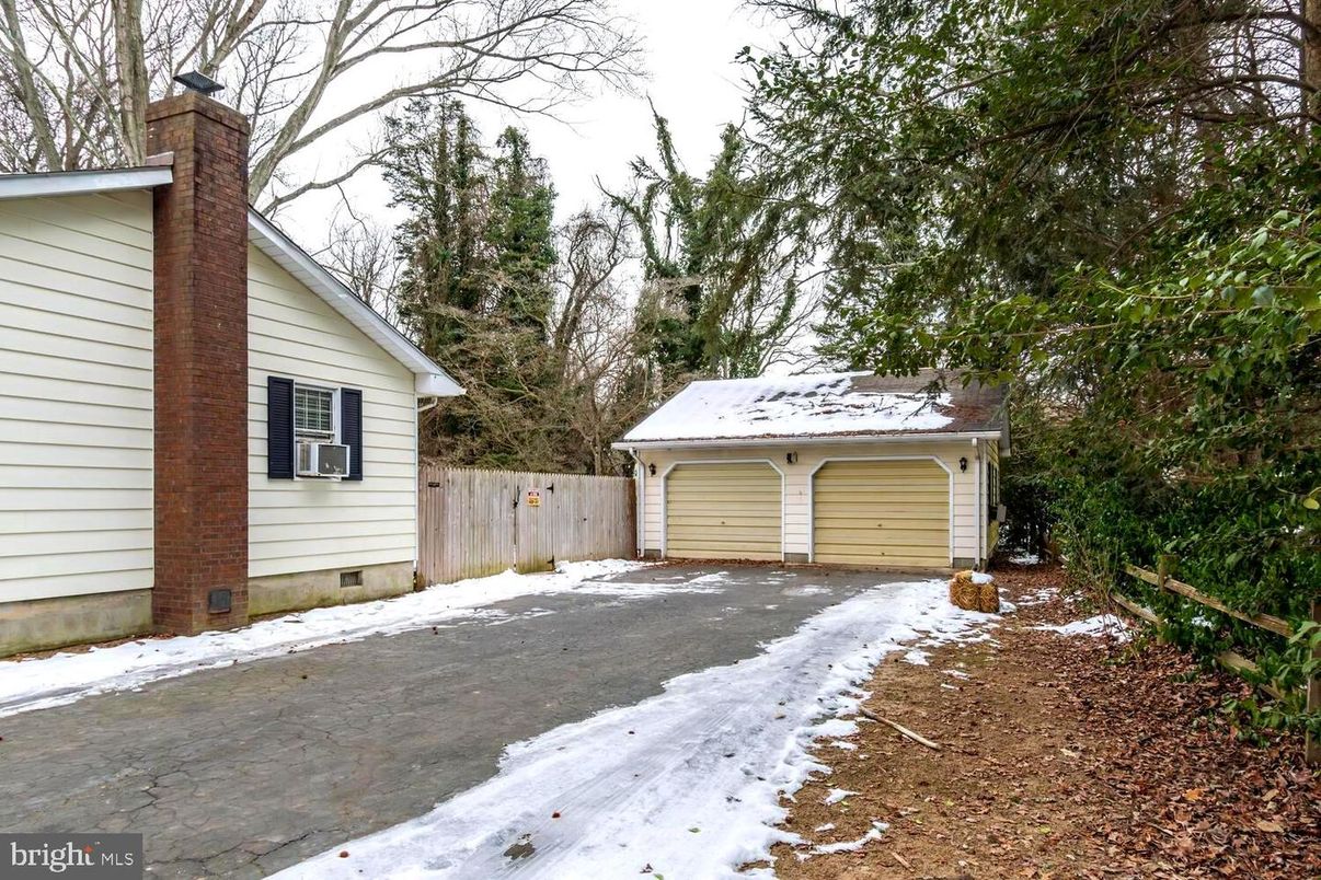 Detached Garage, Exterior