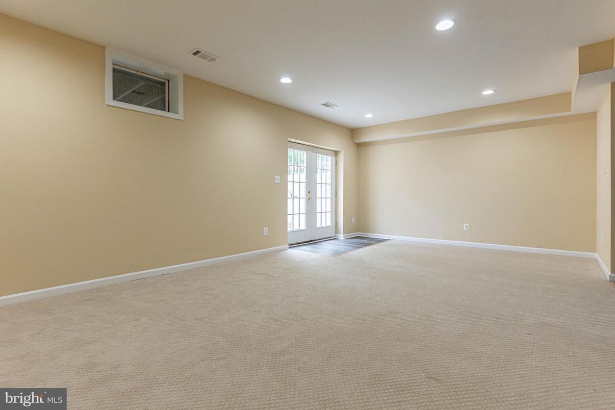 Empty room, Interior, Recessed Lighting