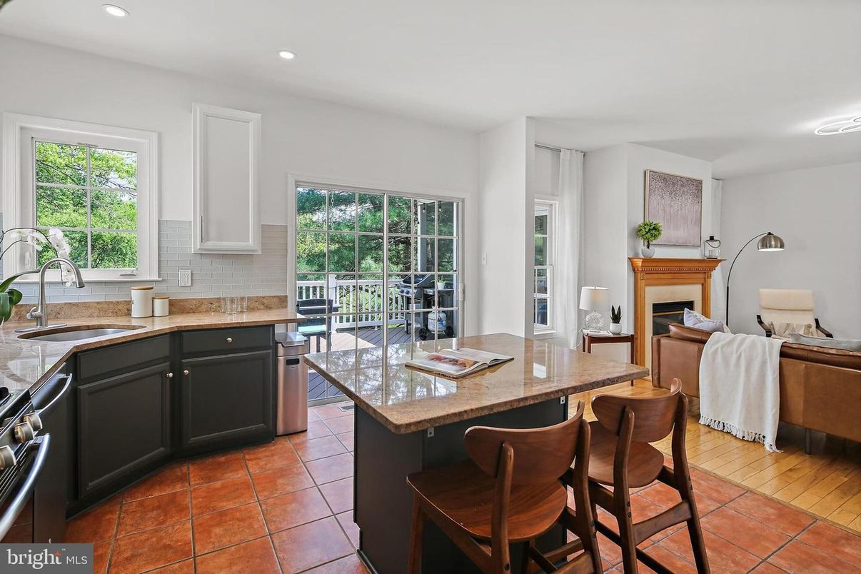 Fireplace, Interior, Kitchen, Recessed Lighting