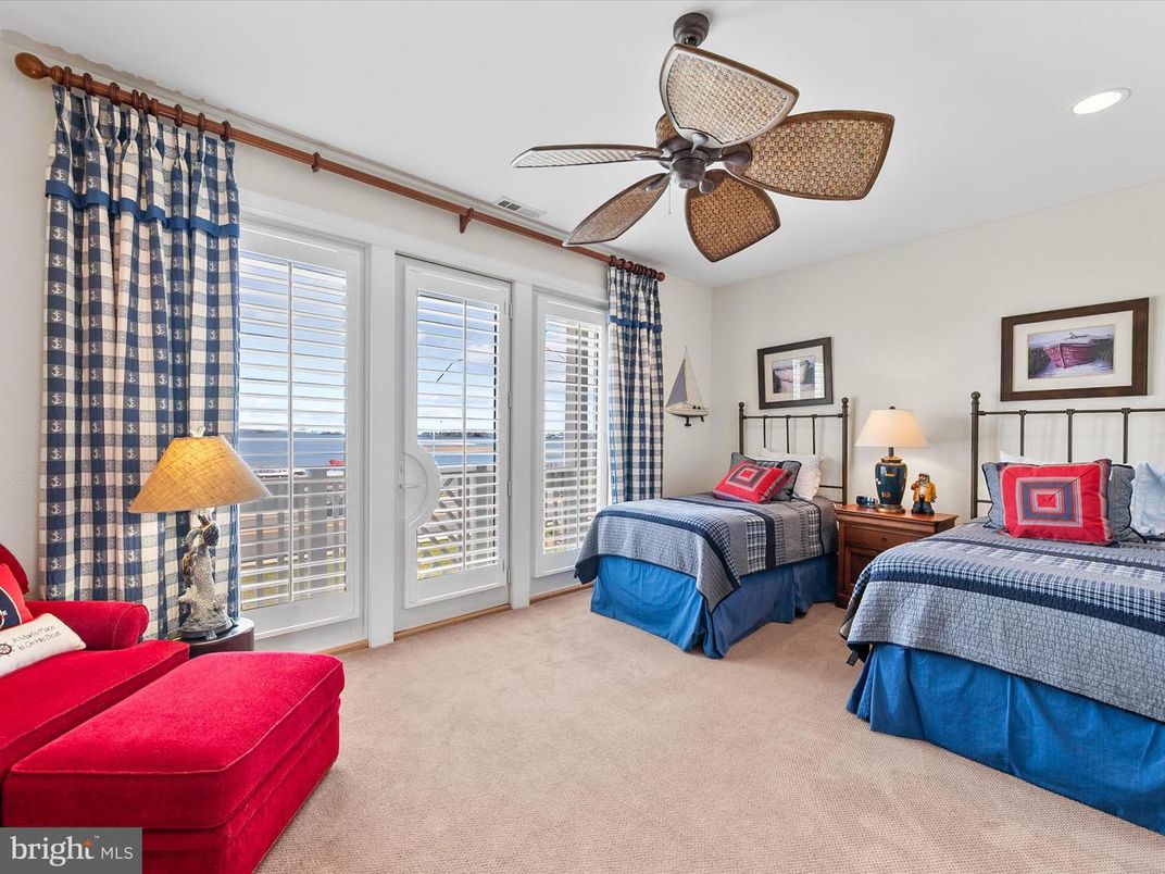 Bedroom, Interior, Recessed Lighting, Water