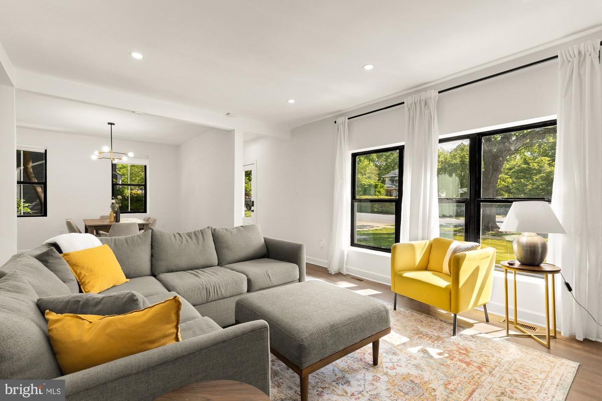 Dining room, Interior, Living room, Pendant Lights, Recessed Lighting, Wood Texture Flooring