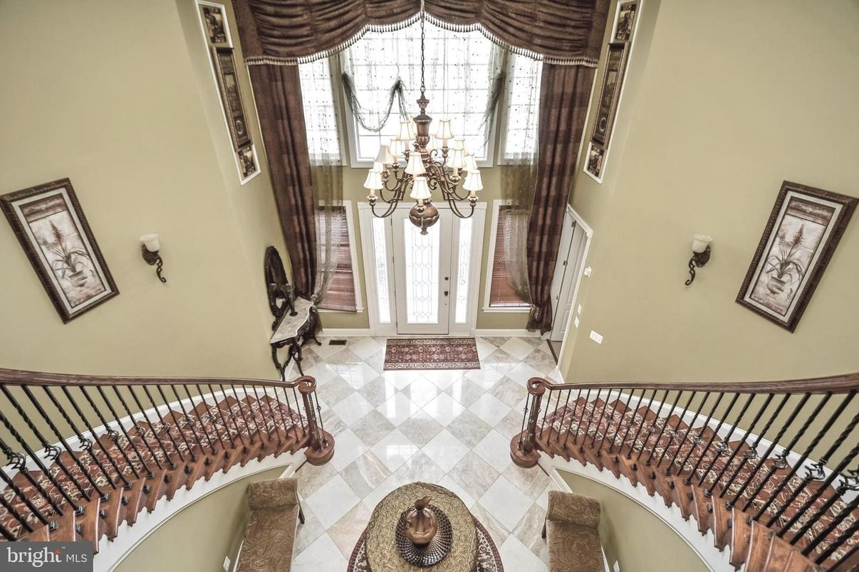 Chandelier, Interior